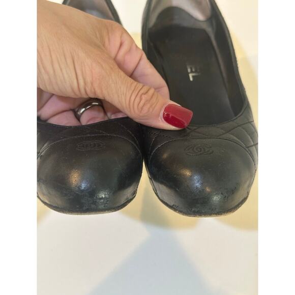 Chanel Women's Black Quilted Lambskin Leather Cap Toe Pump Heels Size 38 - Picture 13 of 14